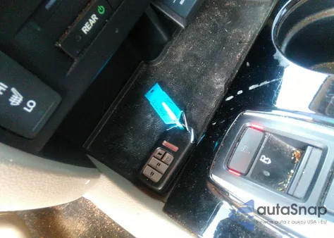 2017 Honda Pilot Touring z USA, uszkodzony, nr VIN 5FNYF5H98HB006384